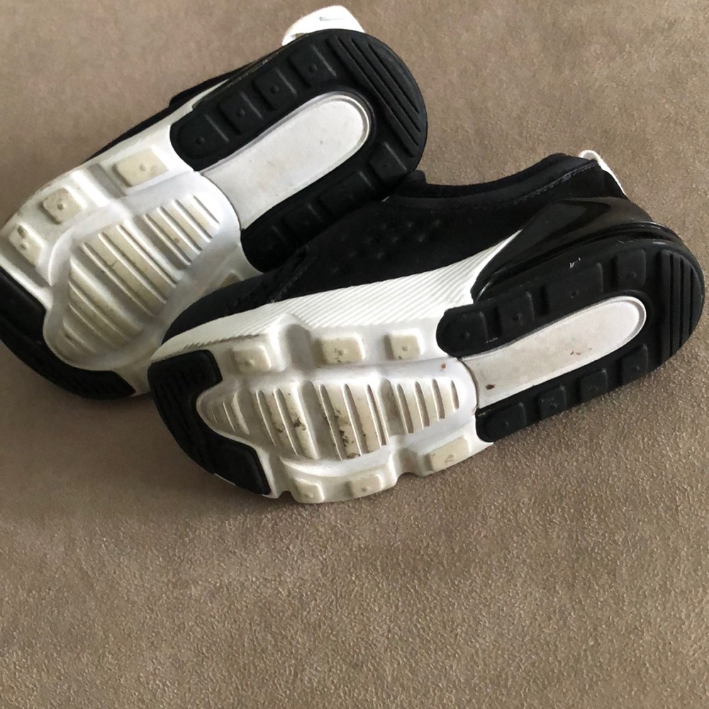 Sneakers - Picture 5 of 5